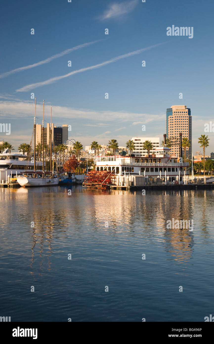 États-unis, Californie, Long Beach, village du littoral, marina et vue sur la ville Banque D'Images
