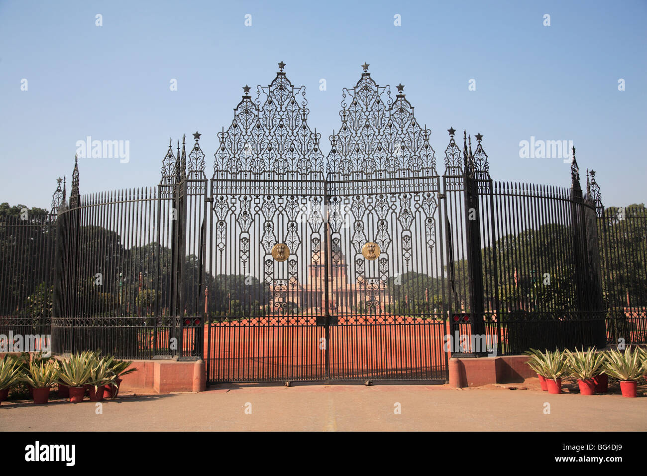 Portes de fer ornée de Rashtrapati Bhavan, Palais Présidentiel, New Delhi, Inde, Asie Banque D'Images