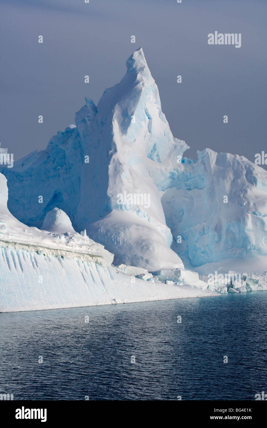 Icebergs dans la mer de Ross, Antarctique. Banque D'Images