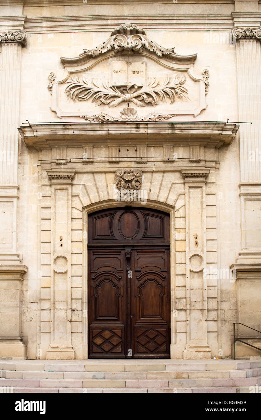 Détail de l'entrée de 'Le Grand Temple', église protestante de Nîmes, France Banque D'Images