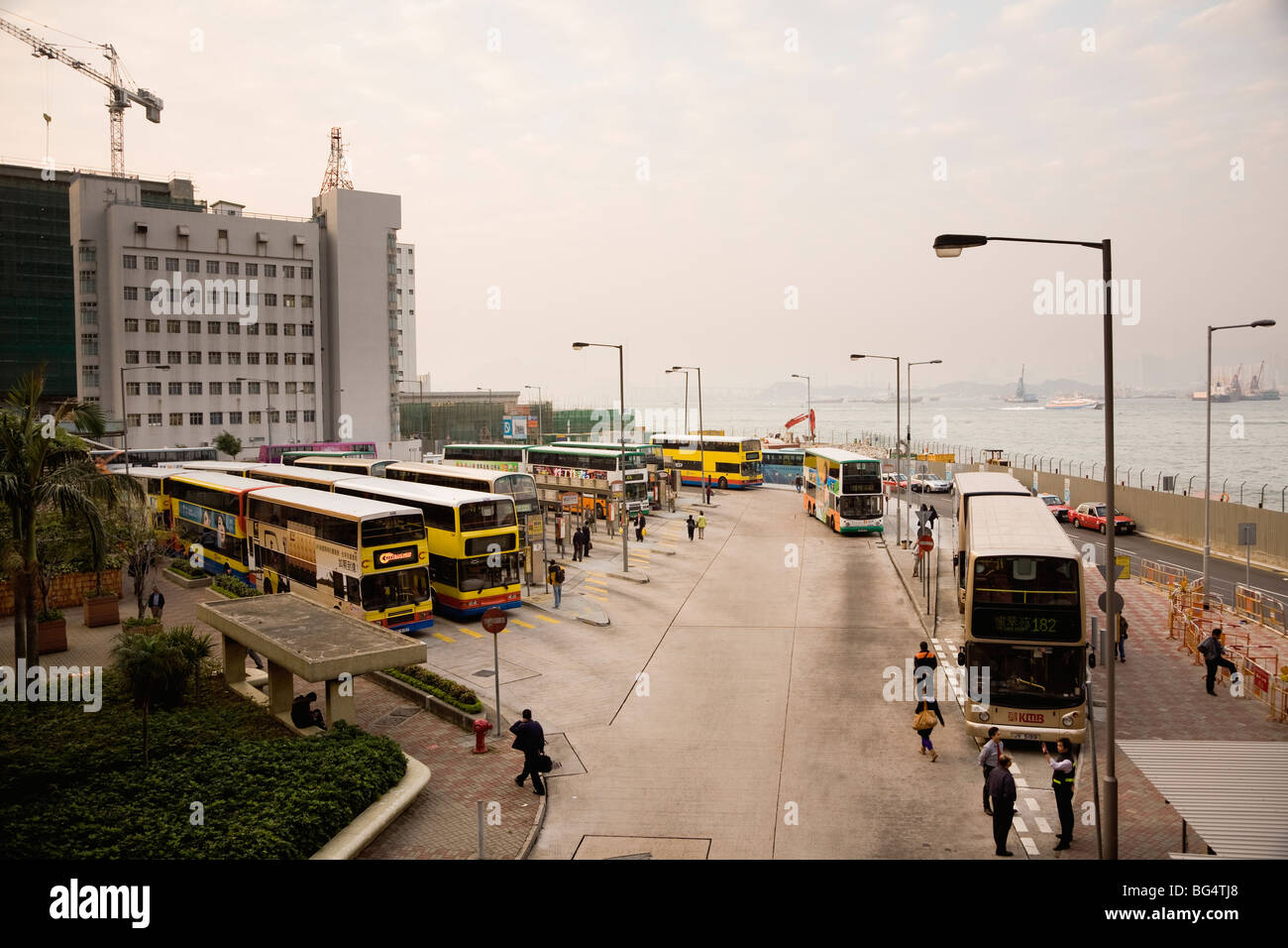 Bus terminal sur Connaught Road à Sheung Wan, Hong Kong Island, Hong Kong, Chine Banque D'Images