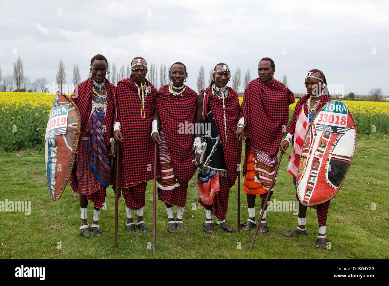 Guerriers maasai du village tanzanien de l'agriculture visite Eluai 'World' dans le Kent. Les Warriors a couru dans le Marathon de Londres 2008 Banque D'Images