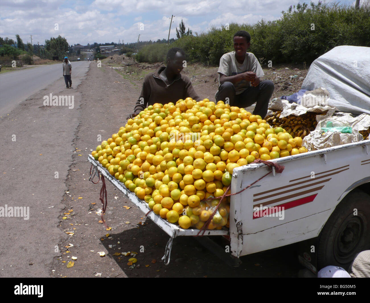 Vente d'orange sur le côté de la route, près d'Addis Abeba, Ethiopie Banque D'Images