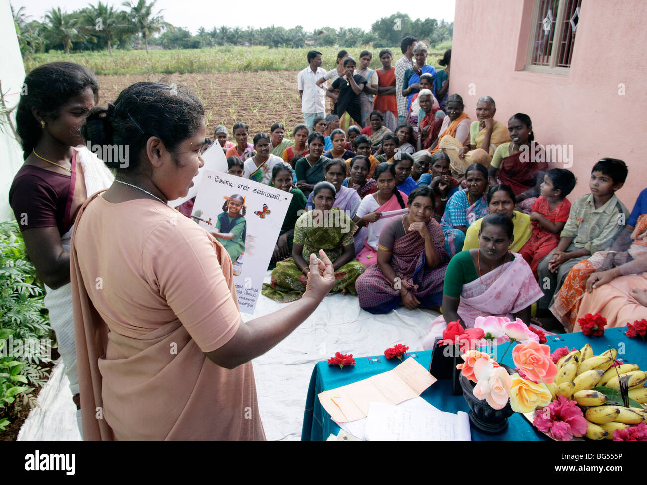 Inde : programme de sensibilisation à la santé des soeurs catholiques dans un village de l'Etat du Tamil Nadu Banque D'Images