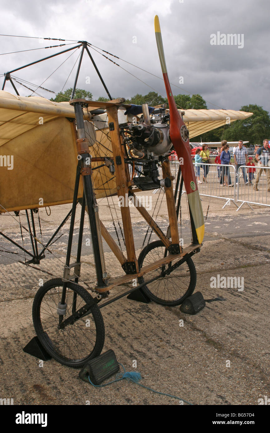Réplique du Blériot XI à les ailes et les roues de l'Aérodrome Dunsfold Show 2009 Banque D'Images