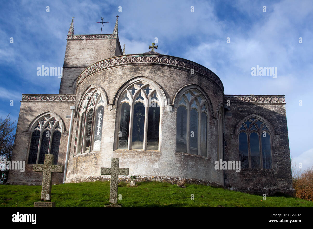 Vue extérieure de l'église Saint Nicolas à Moreton in Dorset qui est célèbre pour ses fenêtres gravé par Laurence Whistler Banque D'Images