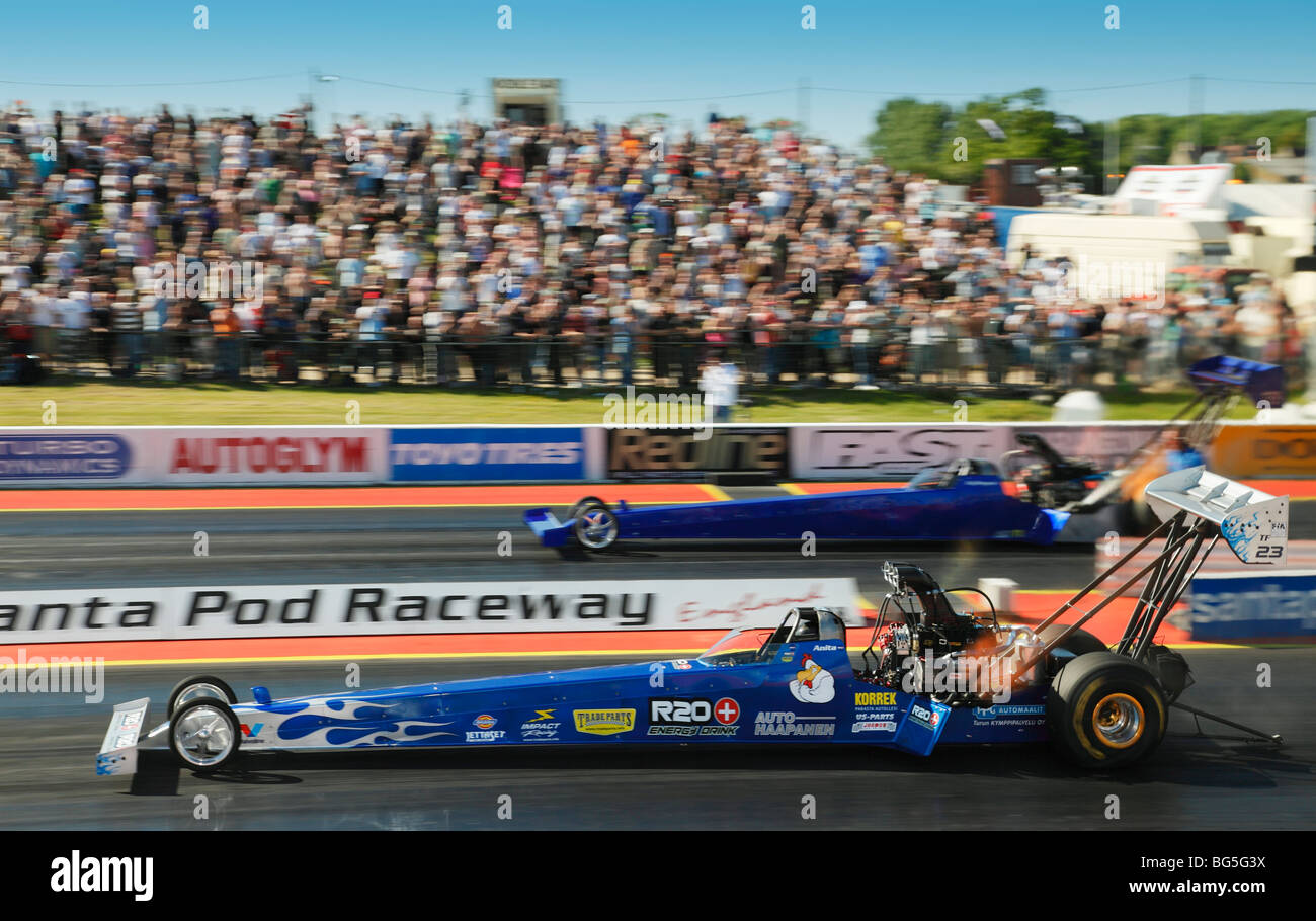 Les dragsters Top Fuel à Santa Pod Raceway England UK. Banque D'Images