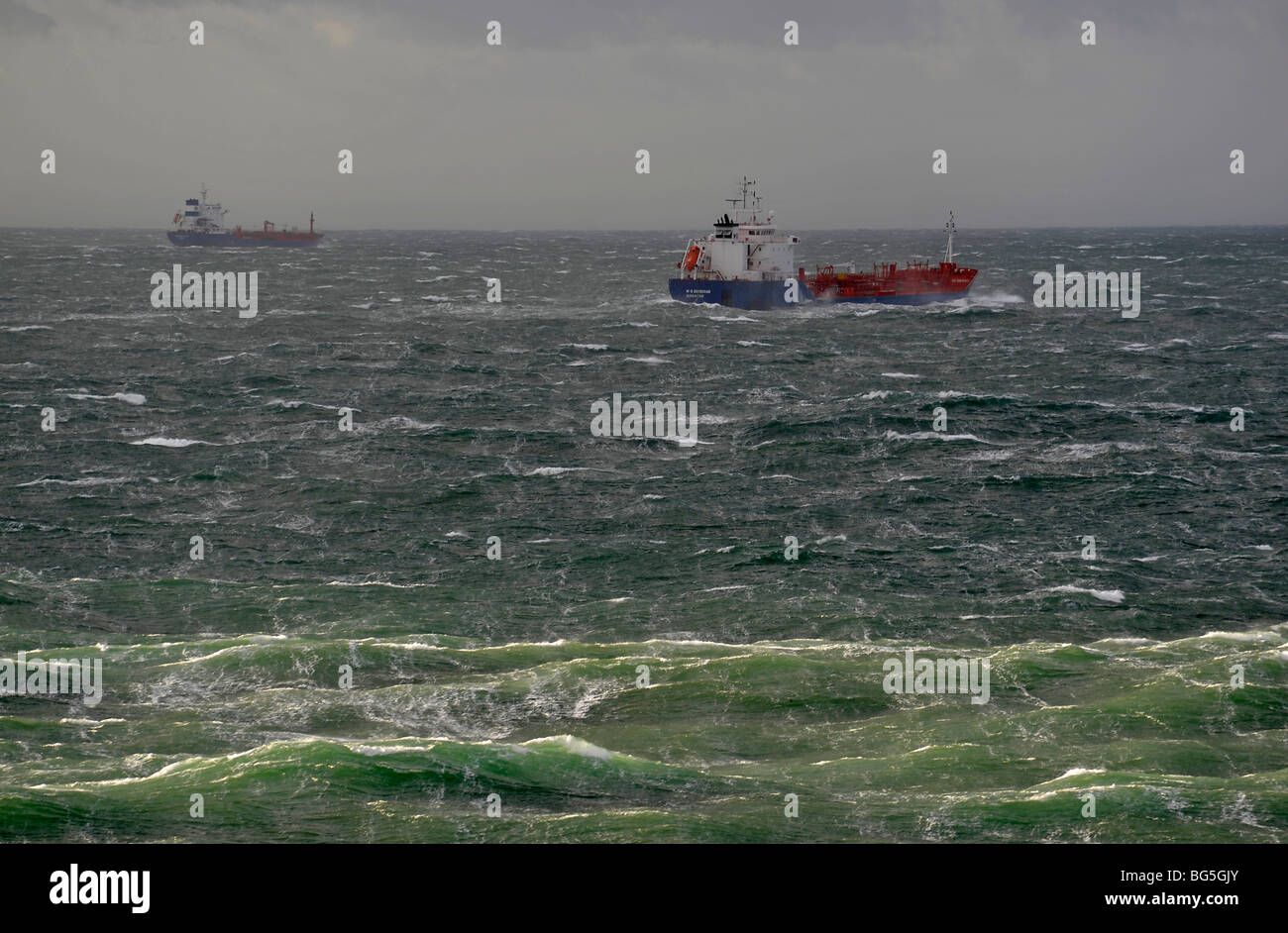 Les navires navigant dans la Manche Banque D'Images