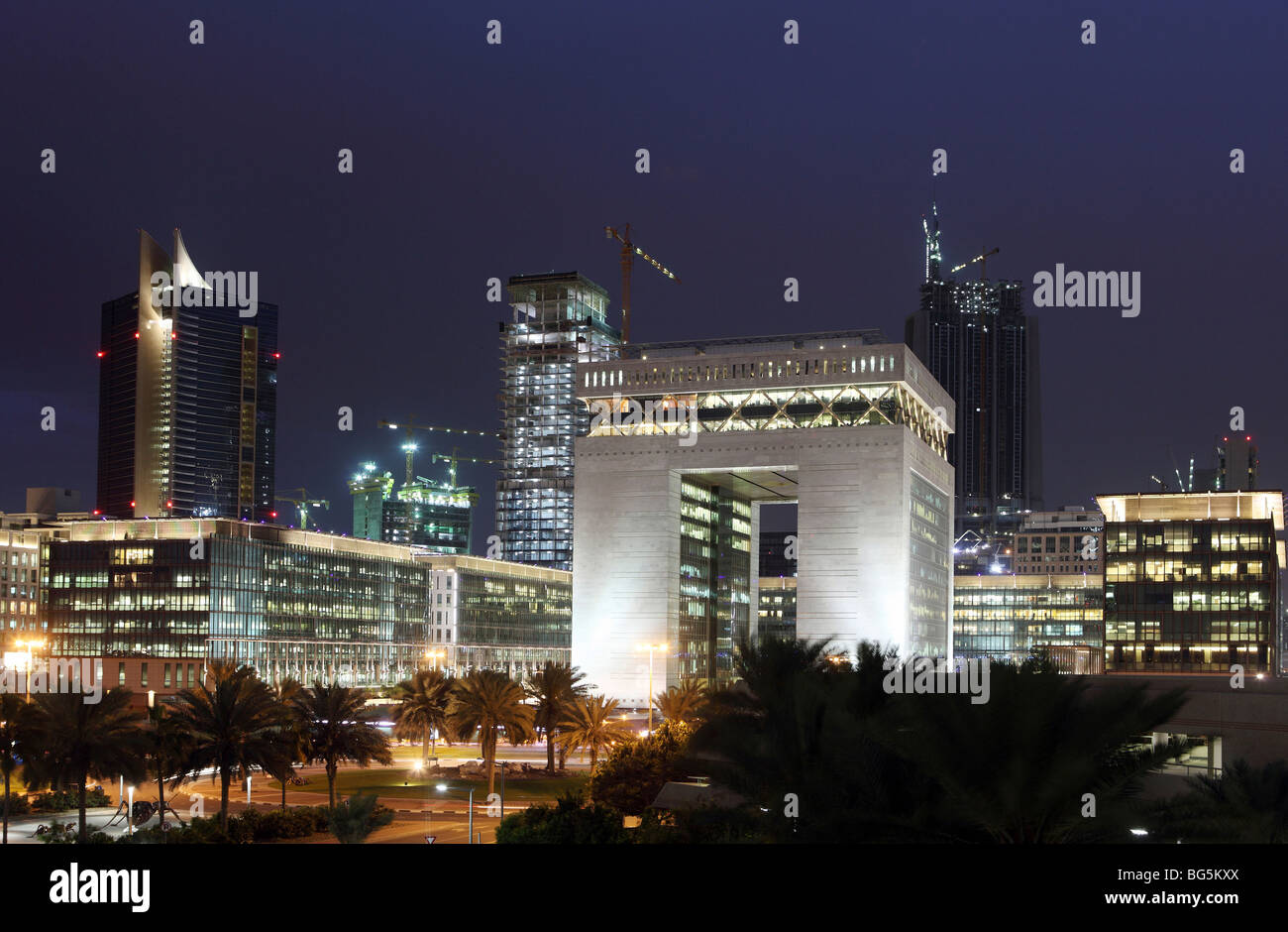 Centre Financier International de Dubaï, la nuit, Dubaï, Émirats Arabes Unis Banque D'Images