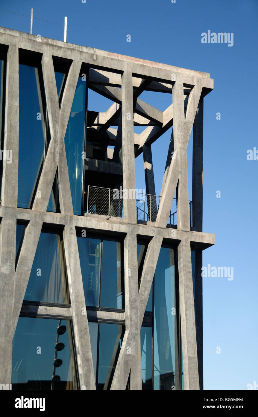 Coin détail de cadre en béton structure du Pavillon Noir, Centre National de chorégraphie, par Rudy Ricciotti, Aix en Provence, Provence, France Banque D'Images