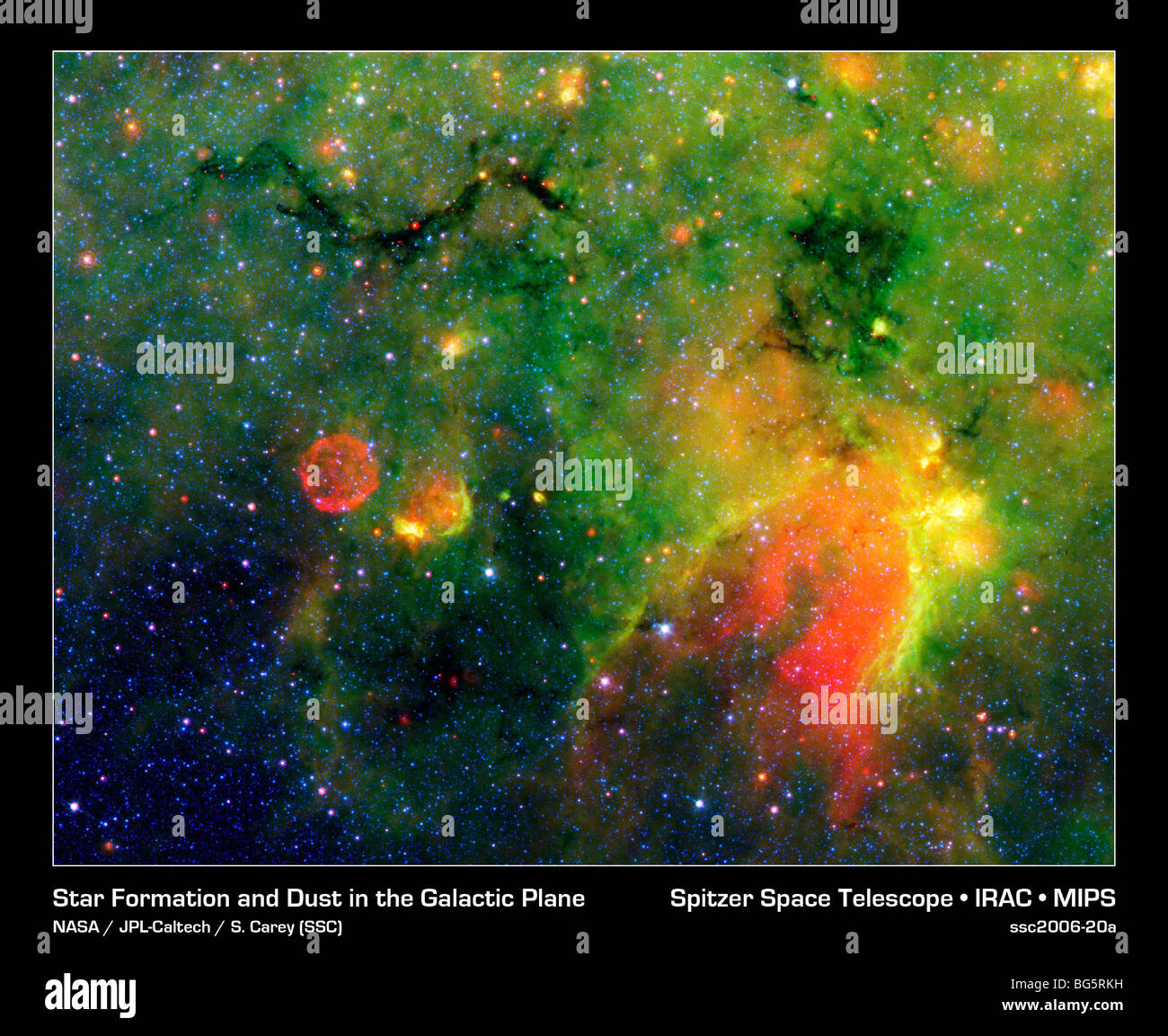 Cette image infrarouge montre ce que les astronomes appellent une 'snake' (en haut à gauche) est en fait le coeur d'un nuage massive Banque D'Images