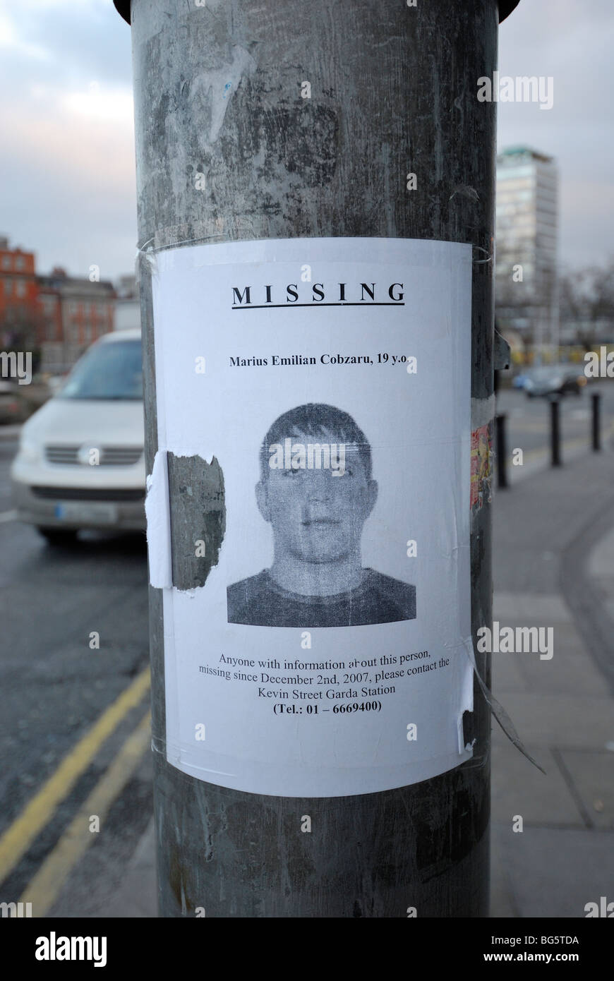 Personne disparue poster sur un lampadaire à Dublin en Irlande Banque D'Images