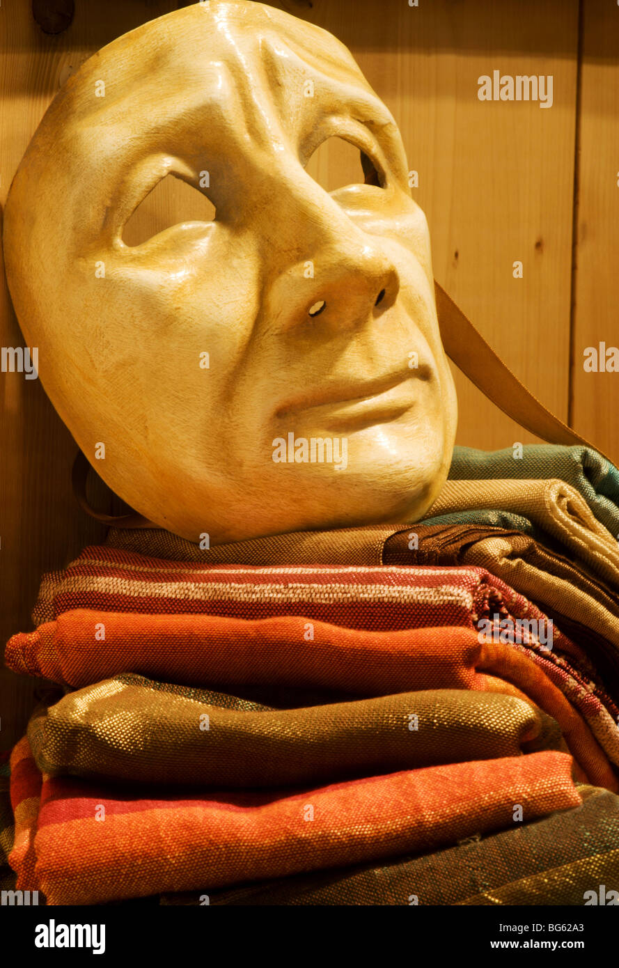 Un masque de Venise et du textile Banque D'Images