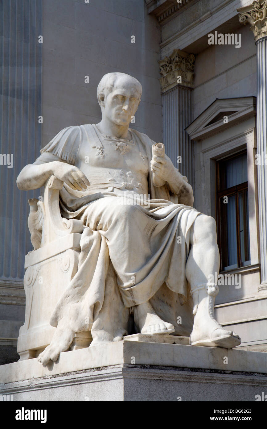 Vienne - statue de Jules César pour le Parlement Banque D'Images