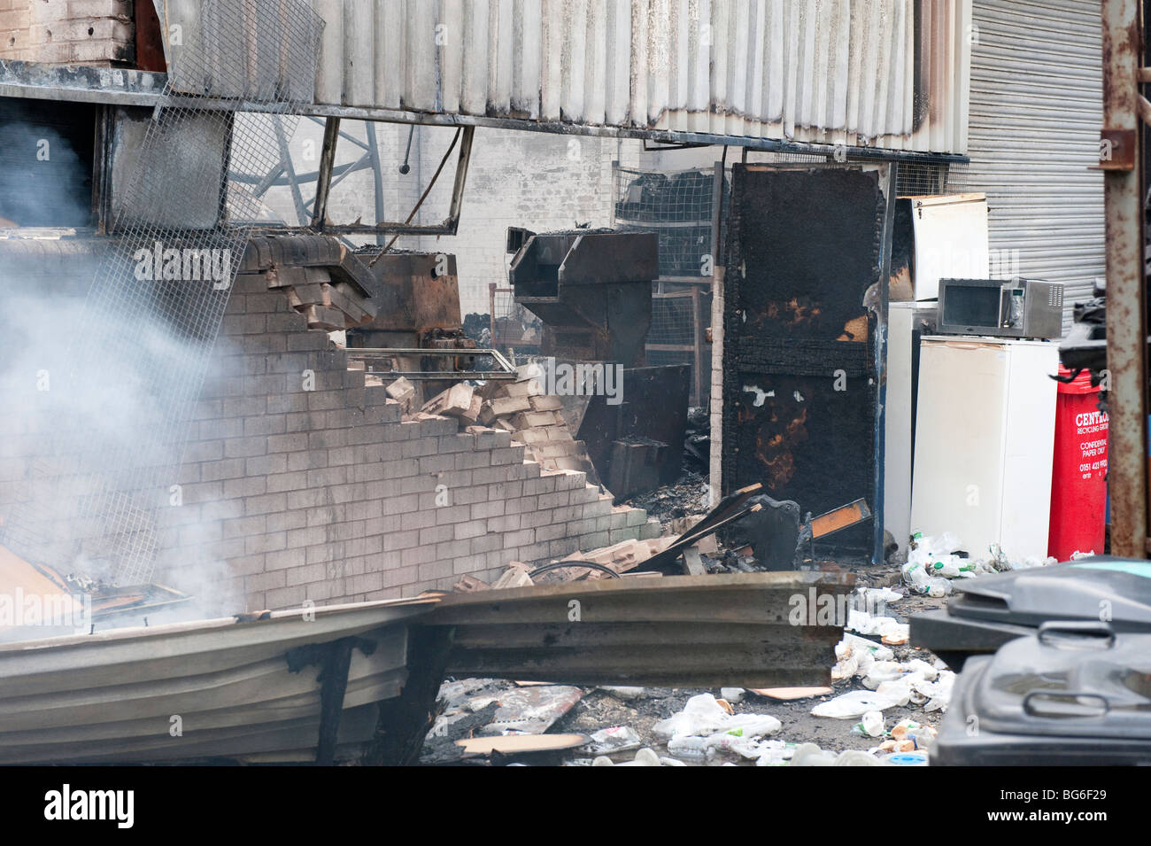 Mur effondré au grand incendie de l'usine Banque D'Images