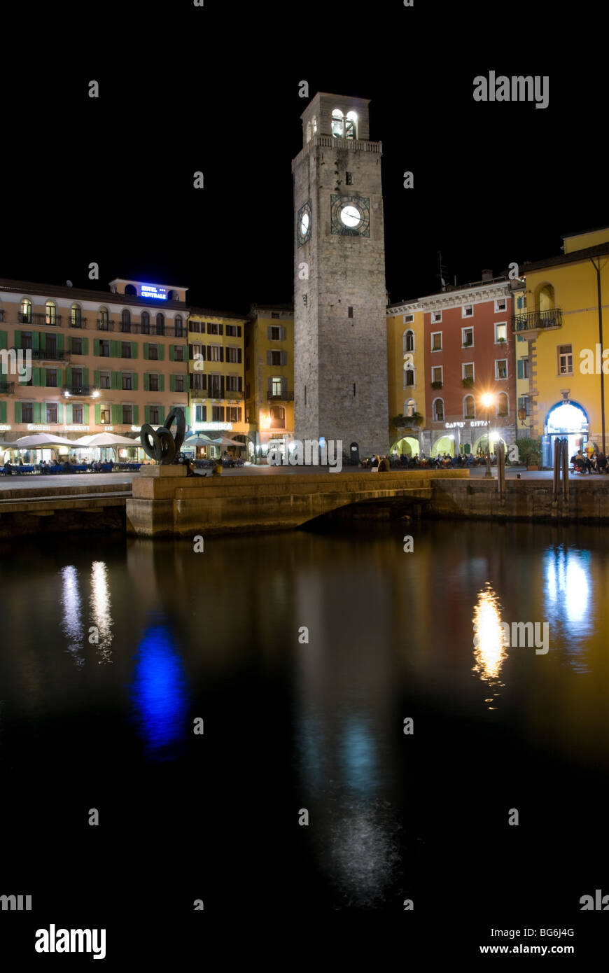 Riva Del Garda la nuit Banque D'Images