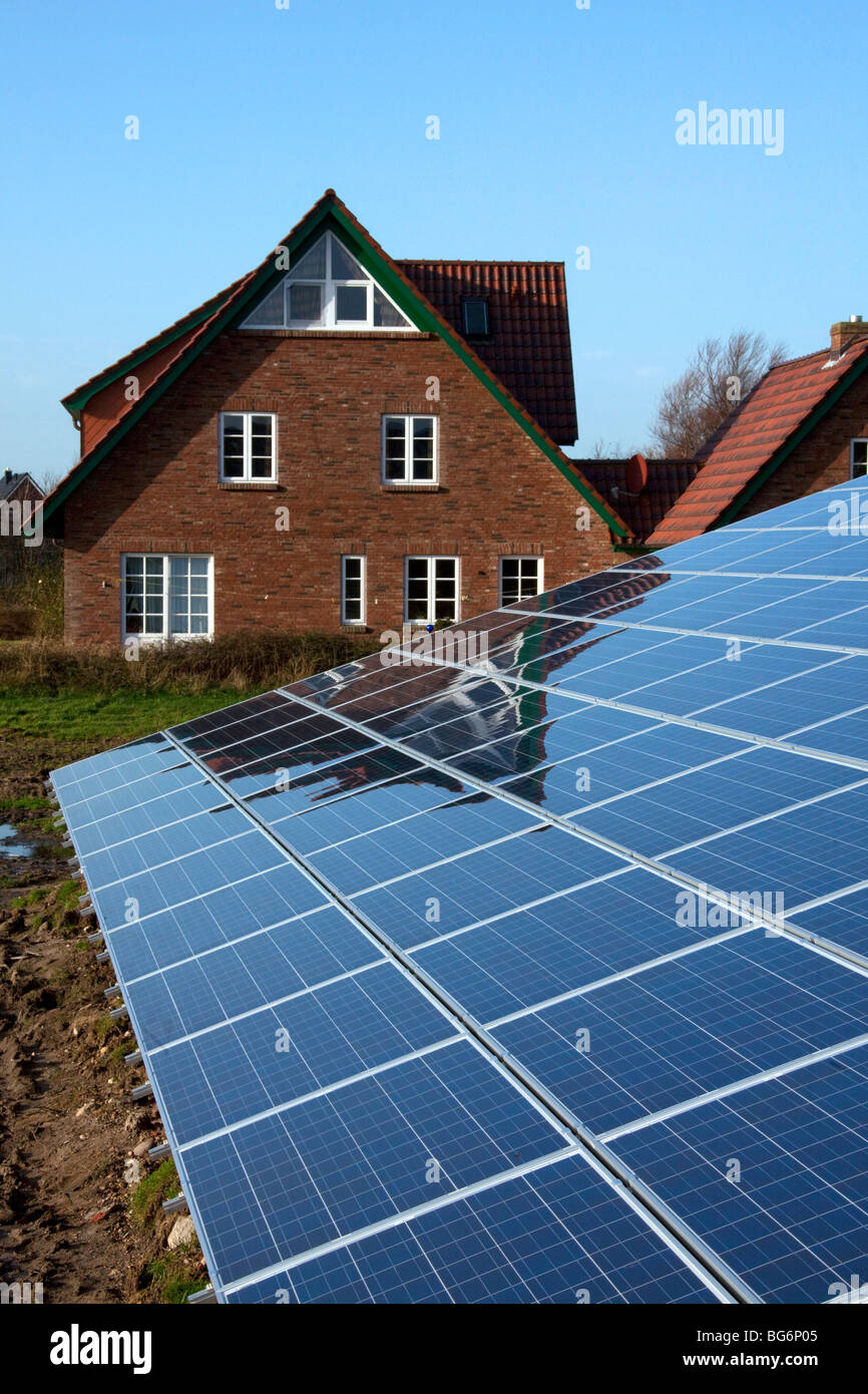 Panneaux solaires photovoltaïques pour la production d'électricité Banque D'Images
