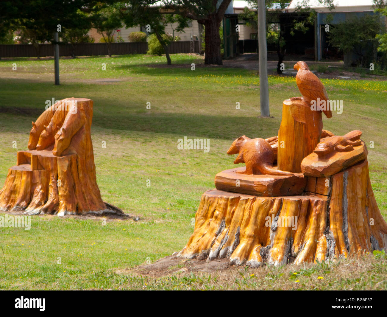 Personnages de conte l'art à la tronçonneuse à Darmoor Victoria, Australie Banque D'Images