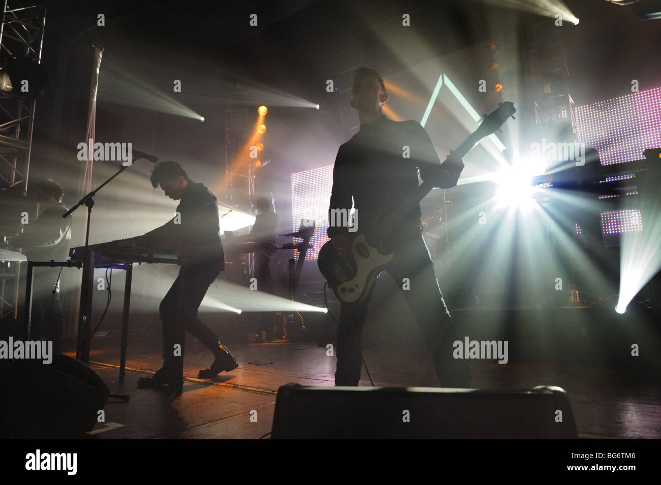 Rock Star Gary Numan et son groupe en concert à Wolverhampton, Novembre 2009 Banque D'Images