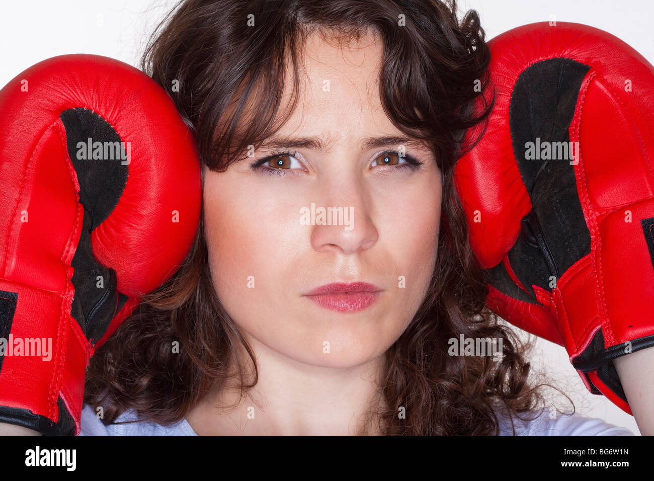 Sport - young woman with red boxing gloves Banque D'Images