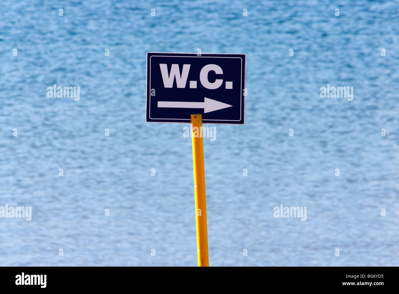 W.C. signe sur plage en Espagne Banque D'Images