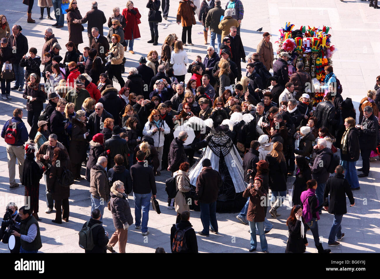 Des foules de gens de la Place St Marc, à Venise, pendant le carnaval Banque D'Images