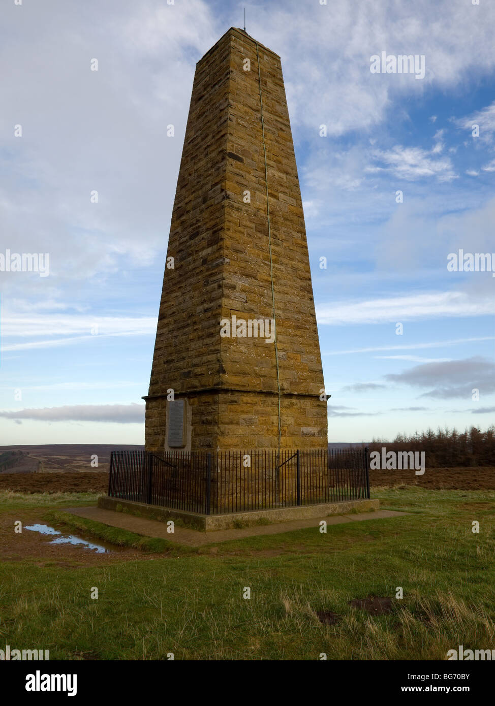 Obélisque de la célèbre mariner et explorer le capitaine James Cook sur la lande d'Easby North Yorkshire Banque D'Images