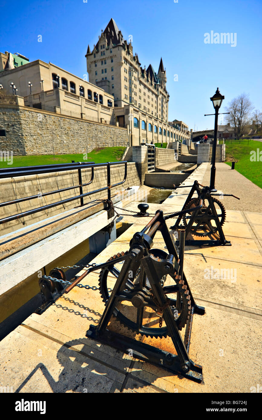 Canal Rideau et serrures, un site historique national et site du patrimoine mondial de l'UNESCO, dans la ville d'Ottawa, Ontario, Canada. Banque D'Images