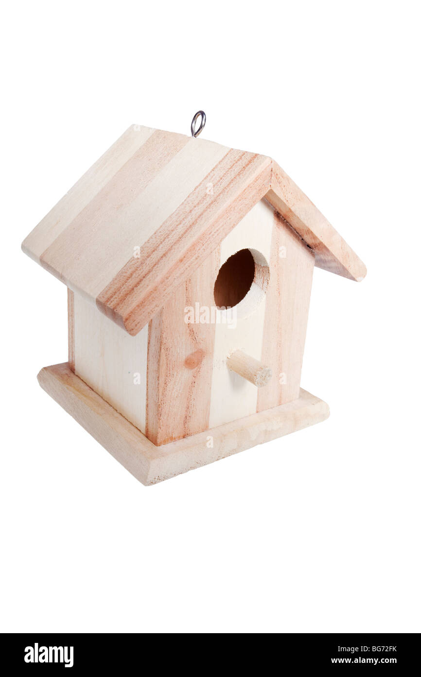 Maison d'oiseau en bois isolé sur fond blanc Banque D'Images
