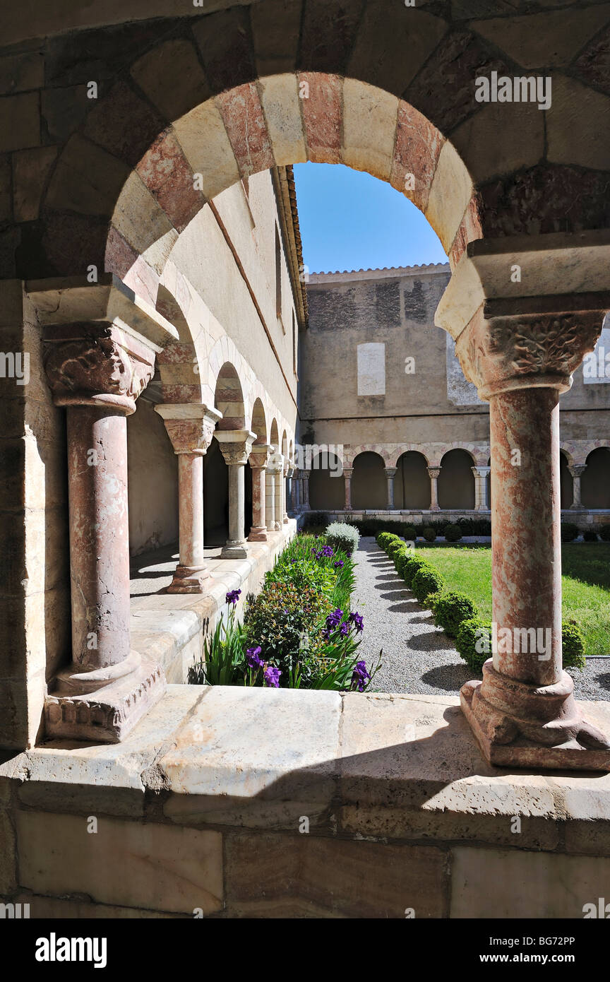 L'abbaye de Saint Genis des Fontaines, Pyrénées Orientales, France. Banque D'Images