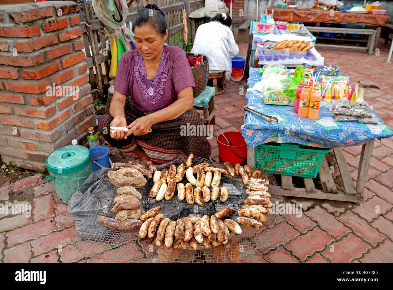 Laos,barbecue,barbecue,barbecue,banane,banane,nourriture Laos Laos street food,femme,Laos Lao lao,femme,Asia,Asian Banque D'Images