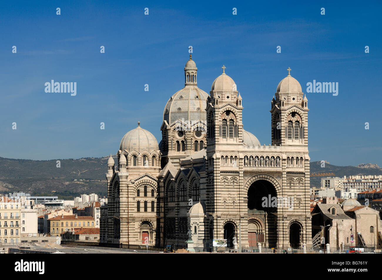 Cathédrale ou la cathédrale de la Major Marseille (1852), avec des coupoles, Romano-Byzanrtine par Espérandieu, Marseille, Provence, France Banque D'Images
