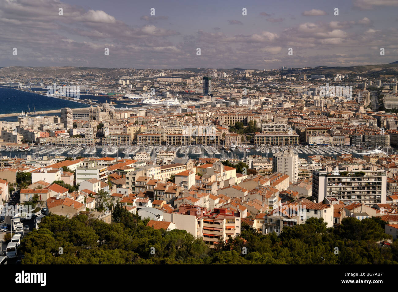 Panorama ou vue panoramique sur le paysage urbain de Marseille ou le