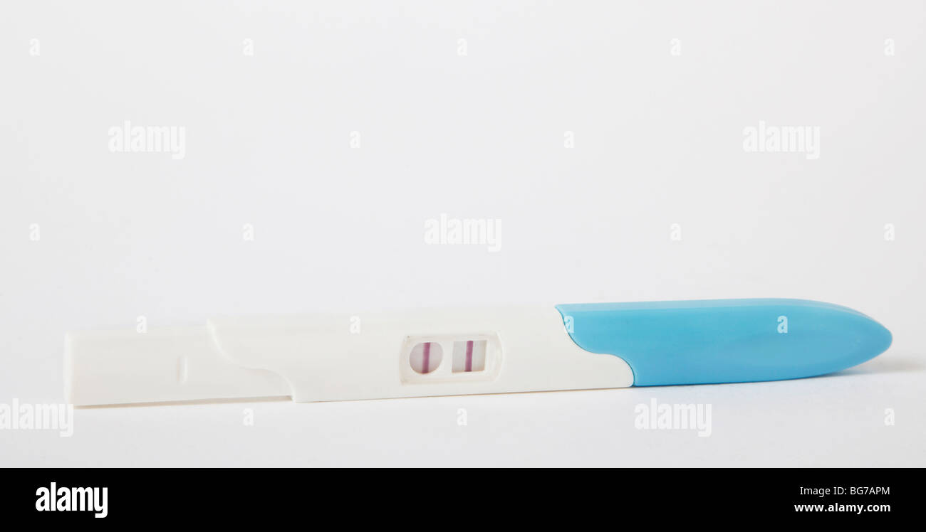 Testeur test de grossesse positif enceinte Banque D'Images