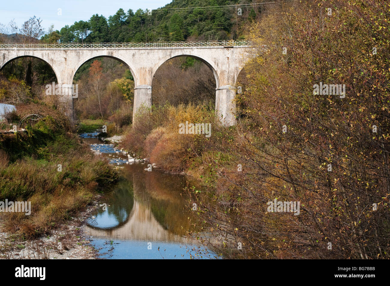 Viaduc, Sumene village, Gard, dans le sud de la France Banque D'Images
