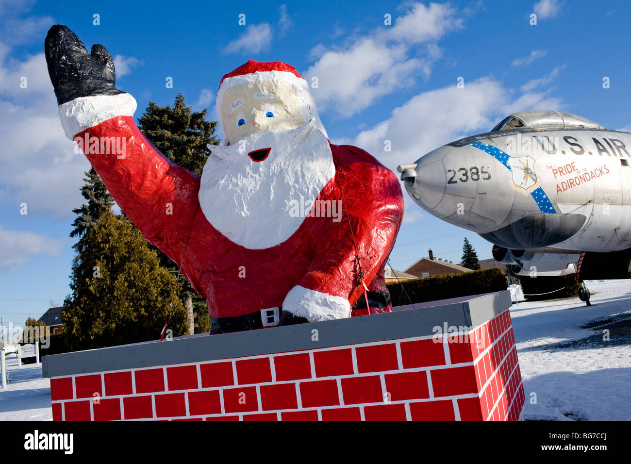 Le Père Noël et B47 de Plattsburgh, New York sur le site de Air Force Base Banque D'Images