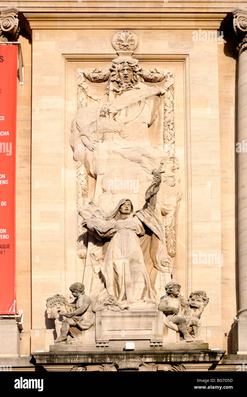Lille, pas de Calais, France. Détail de la façade de l'Opéra / Opéra de Lille (1913) Banque D'Images