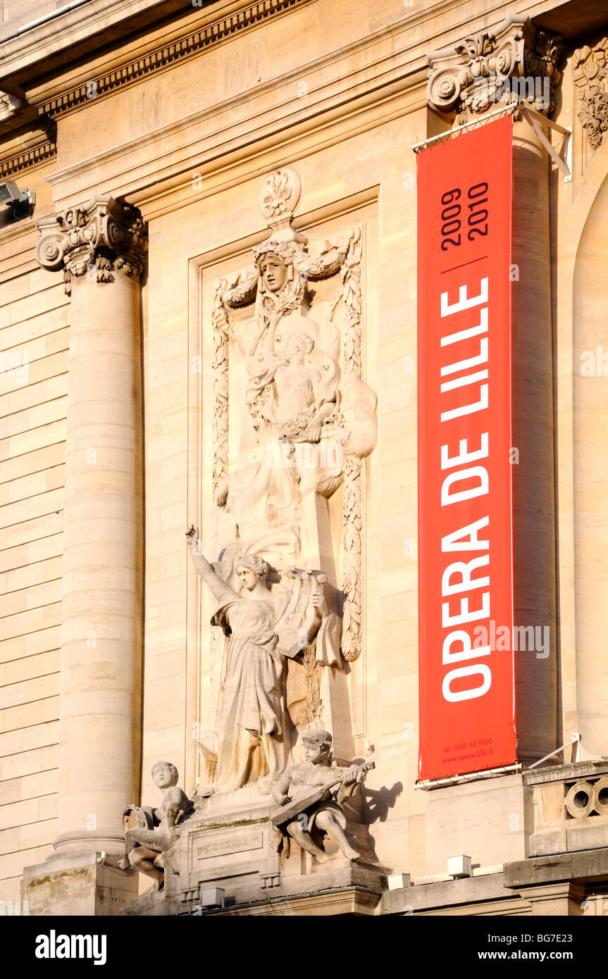 Lille, pas de Calais, France. Détail de la façade de l'Opéra / Opéra de Lille (1913) Banque D'Images