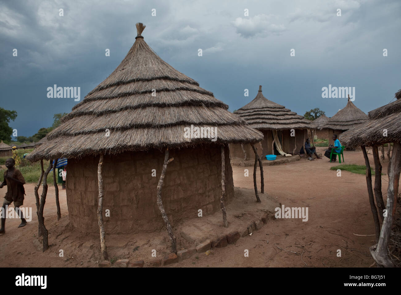 De la boue et de l'herbe maisons dans Acowa camp de réfugiés en Ouganda Amuria, District, Afrique de l'Est. Banque D'Images