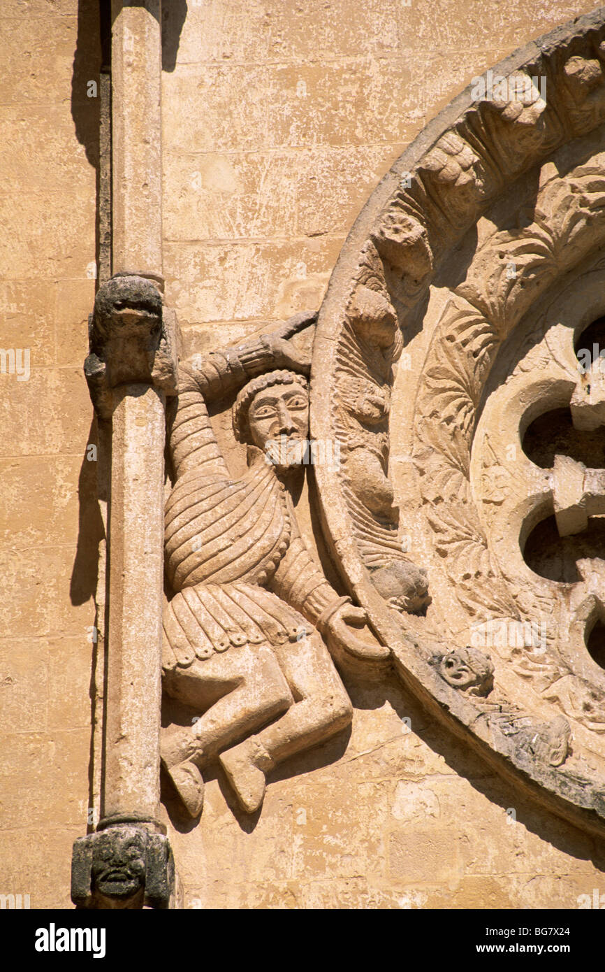 Italie, Basilicate, Matera, église de San Domenico, rosace romane, détail bas relief (13e siècle) Banque D'Images