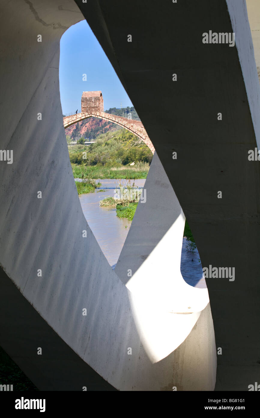 Vieux pont du diable comme vu à partir d'un nouveau Banque D'Images