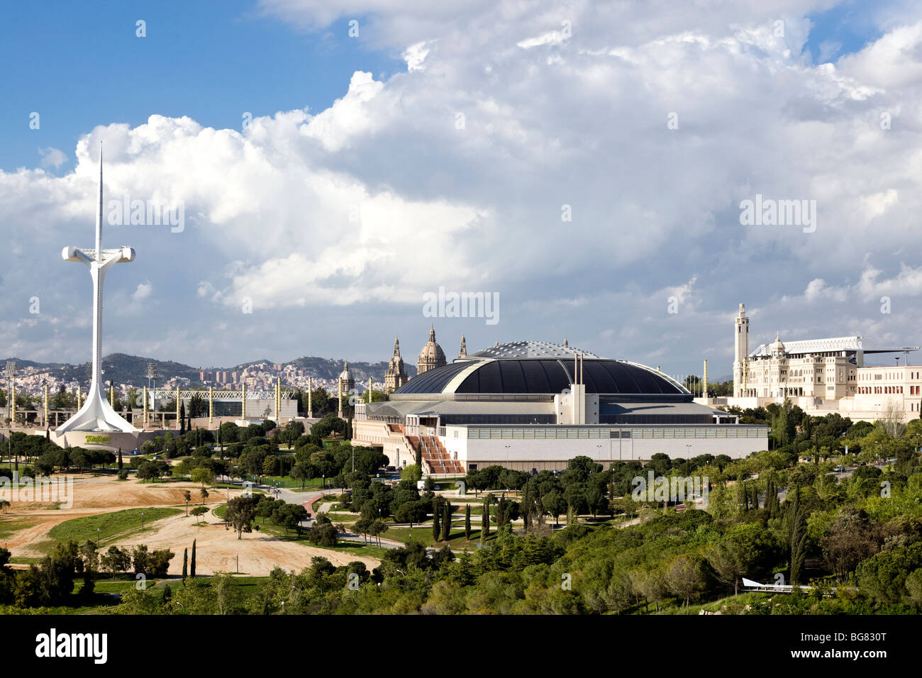 Tour de communications par Santiago Calatrava et Palau Sant Jordi sports arena par Arata Isozaki Banque D'Images