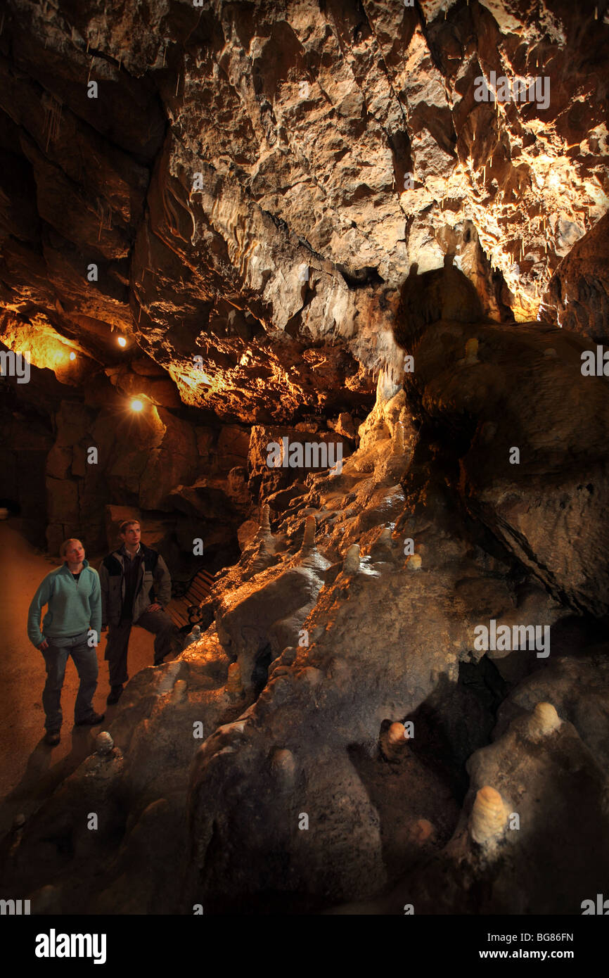 L'intérieur de l'environnement souterrain Pooles Cavern à Buxton, Peak District. Banque D'Images