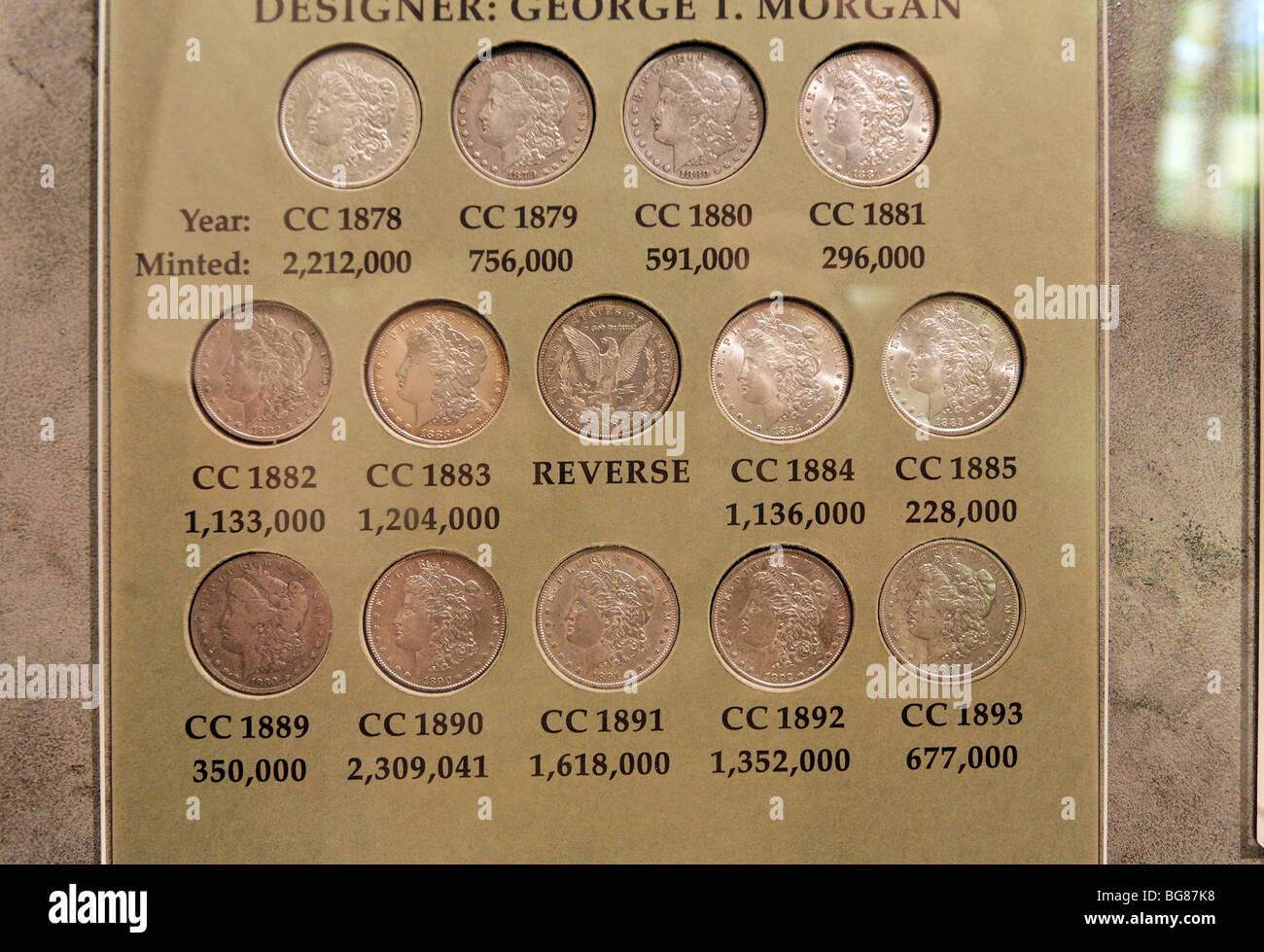 Pièces en argent Morgan dollar à la Nevada State Museum, Carson City, Nevada. Banque D'Images