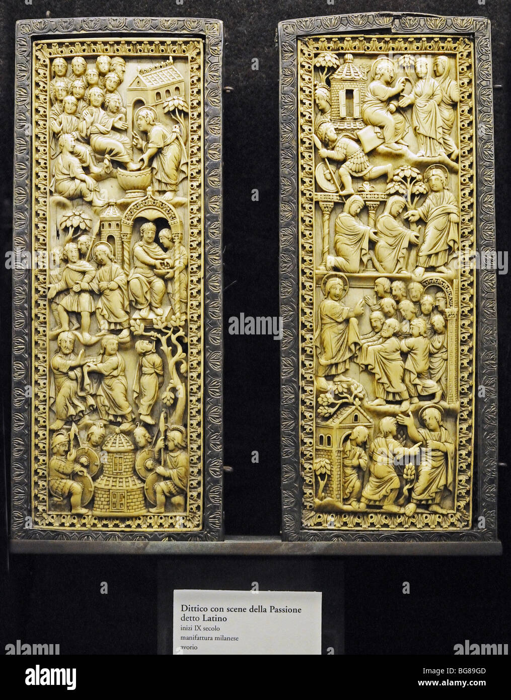 9e siècle diptyque d'ivoire avec des scènes de la passion dans le musée de la cathédrale il Duomo di Milano Milan Italie Banque D'Images