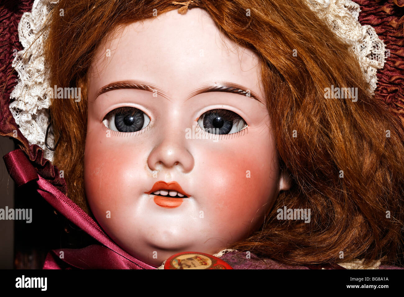 Arabella est un charmant vintage poupée tête porcelaine Armand Marseille à  partir de l'usine en Thuringe Photo Stock - Alamy