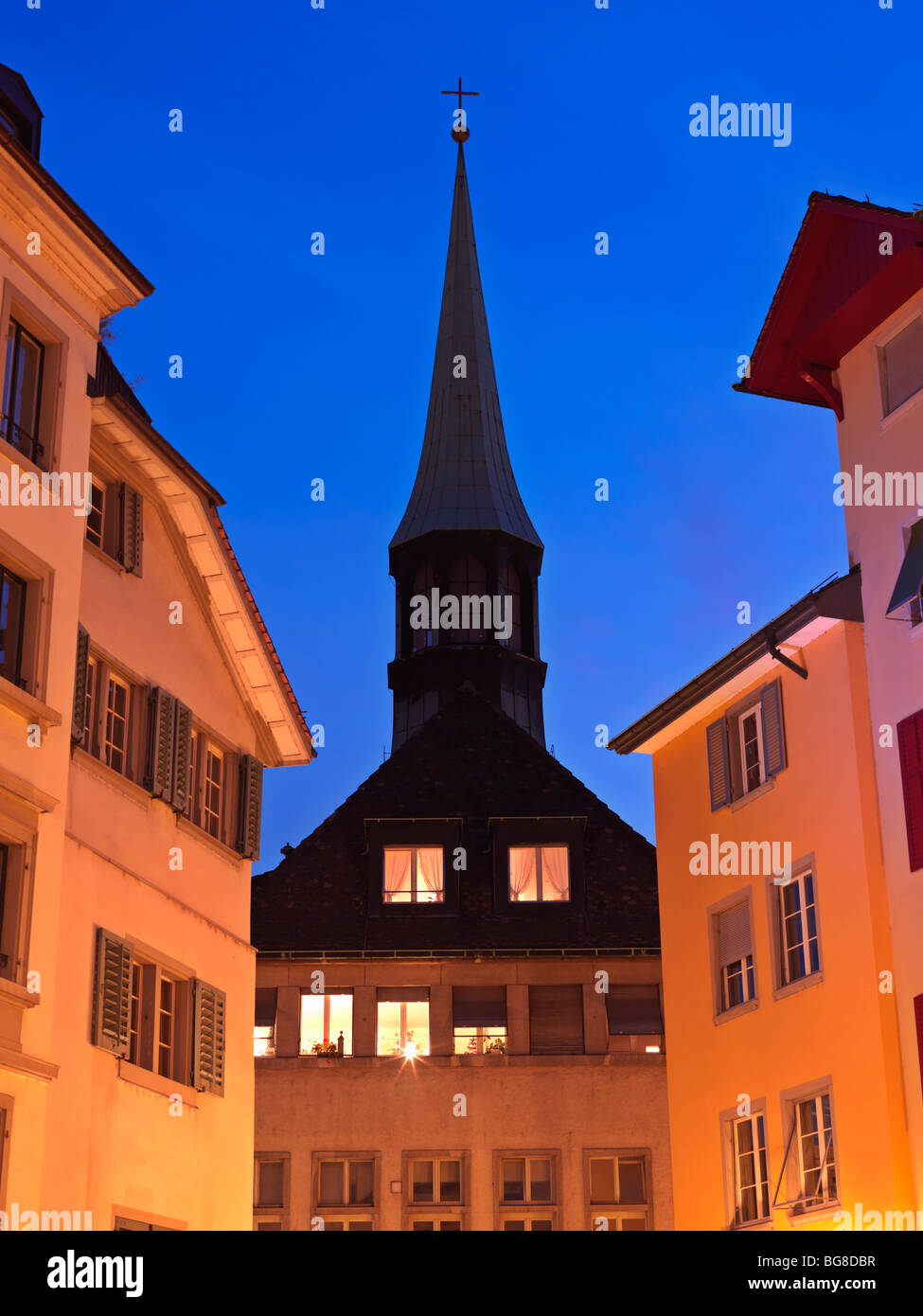 Suisse, Zurich, la vieille ville de Zurich Église Augustiner au crépuscule Banque D'Images