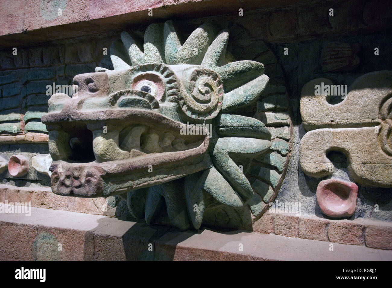 L'art précolombien. Le Mexique. Tête de serpent Quetzalcoatl. Musée national d'anthropologie. Le Mexique D.F. Banque D'Images