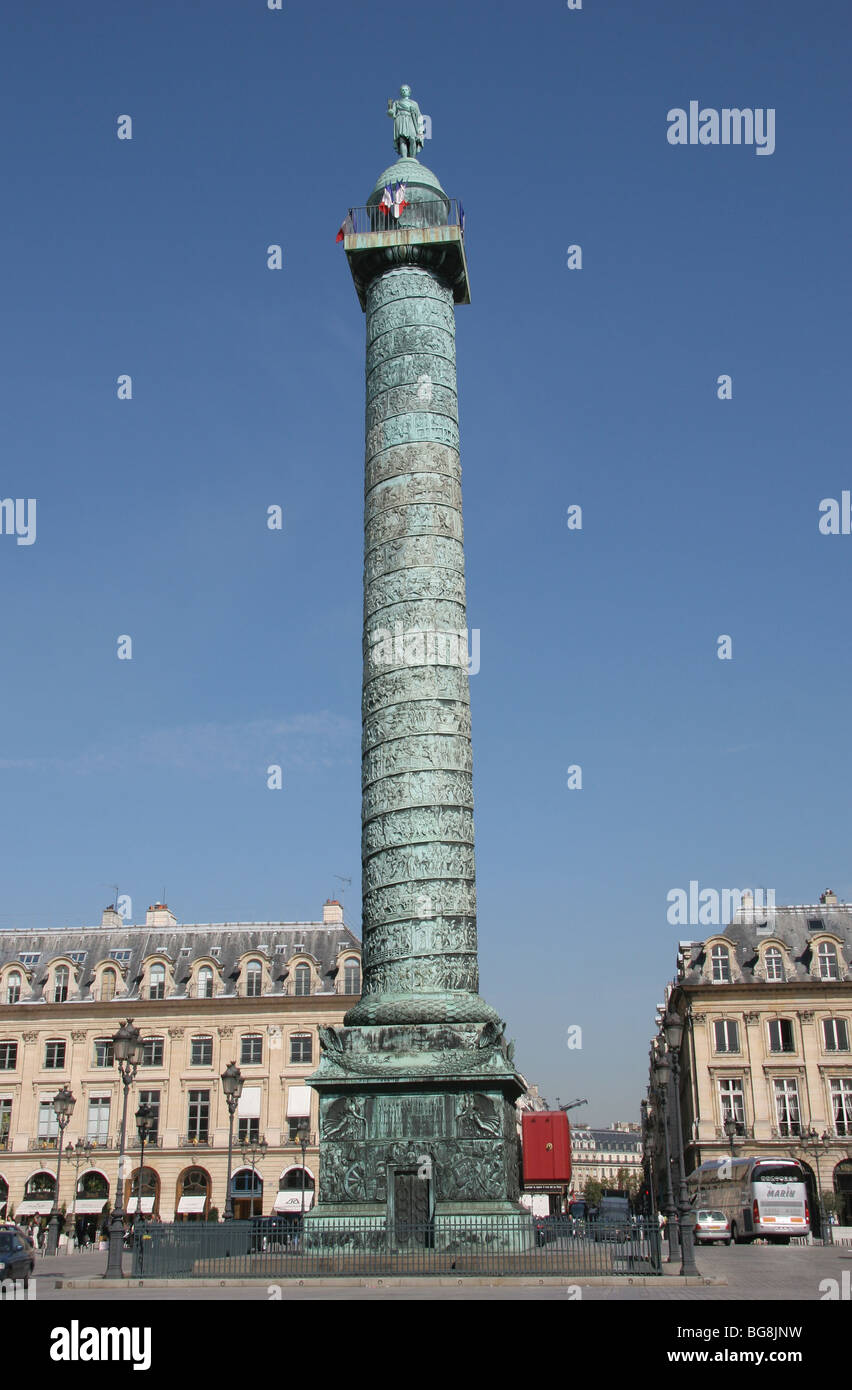 La colonne Vendôme, érigée par Napoléon Bonaparte à conmemorate la bataille d'Austerlitz. Place Vendôme. Paris. Banque D'Images