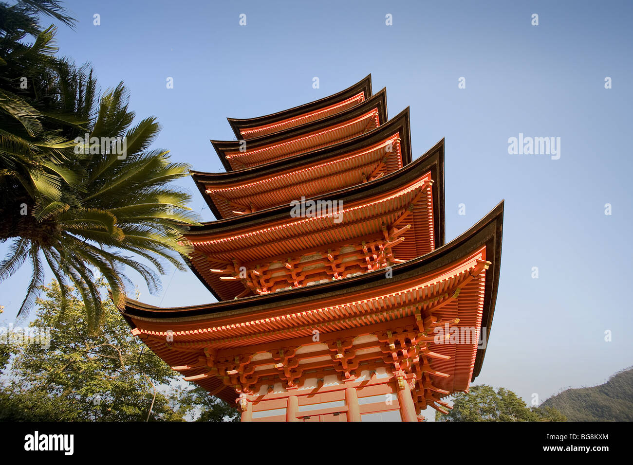 Sanctuaire shinto d'Itsukushima. La pagode. Le Japon. Banque D'Images